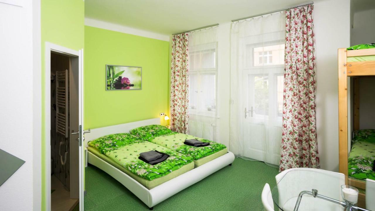 Apartment Four Year Seasons - Walkable To Centre, Metro And Riverside Prague Luaran gambar